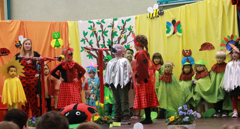 In der restlos gefllten Halle lauschen die Zuschauer den kleinen und groen Sngern des Musicals. Foto: Privat