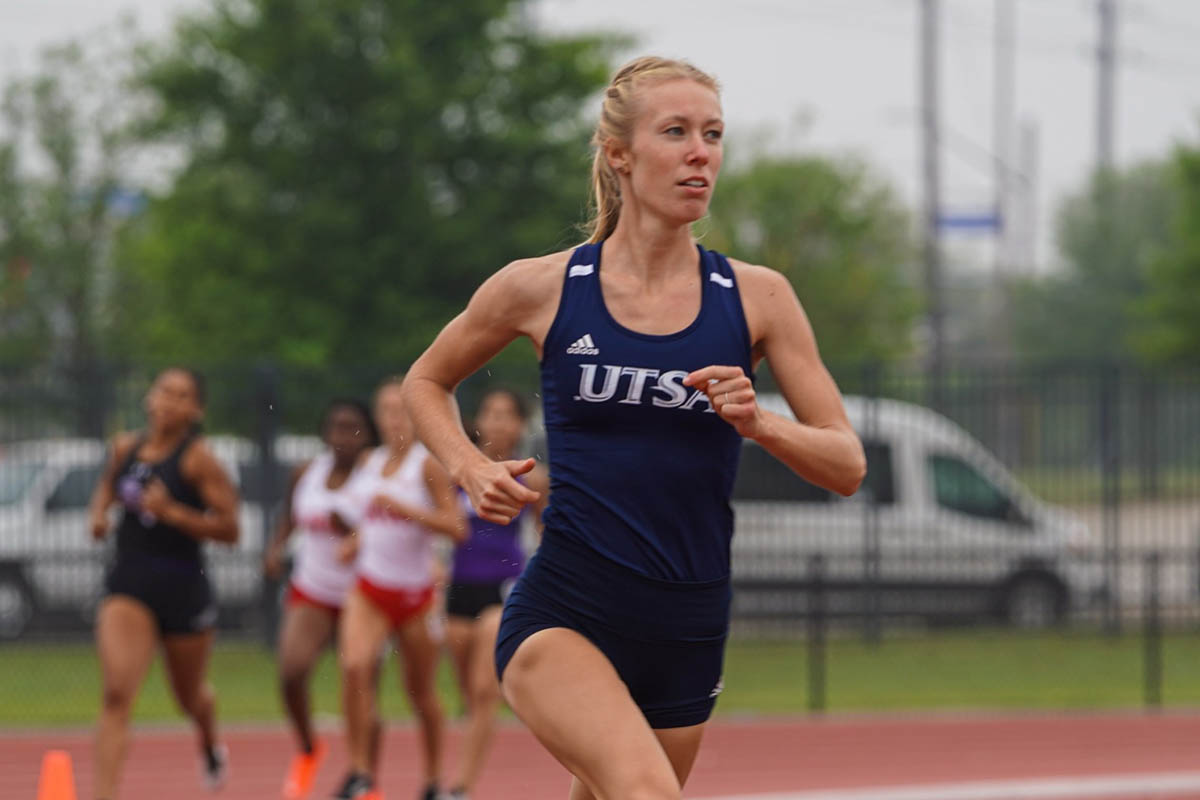 Maren Wilms hat das rot-weie Trikot der LG Rhein-Wied gegen das blaue Dress der University of Texas San Antonio" eingetauscht. Das Foto zeigt sie im 800-Meter-Lauf whrend eines Siebenkampfs. Foto: Verein