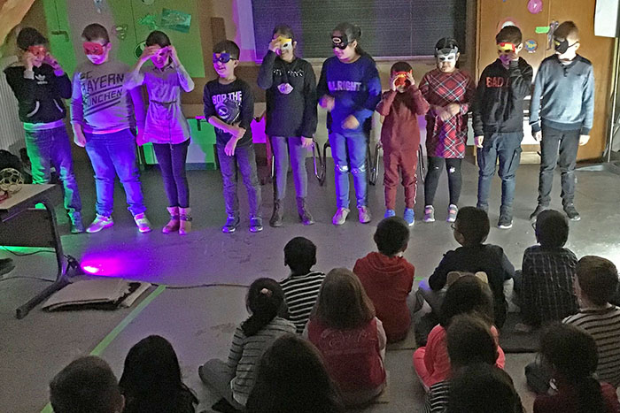 Marienschule: neues Theaterstck, neues Maskottchen