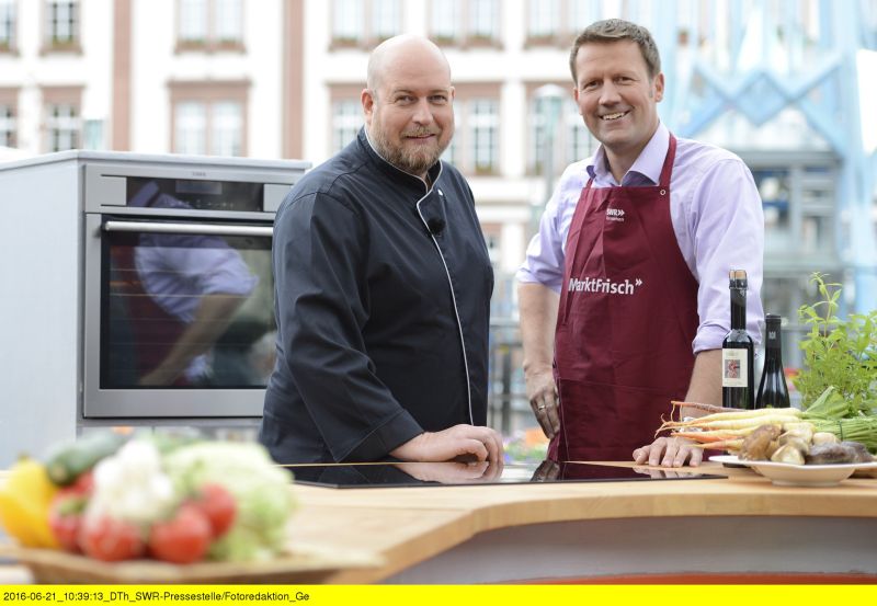 Kochduell zwischen Frank Brunswig (links) und Jens Hbschen. Foto: privat