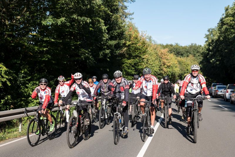 Stopp der Spenden-Radtour des Vereins Menschen fr Kinder