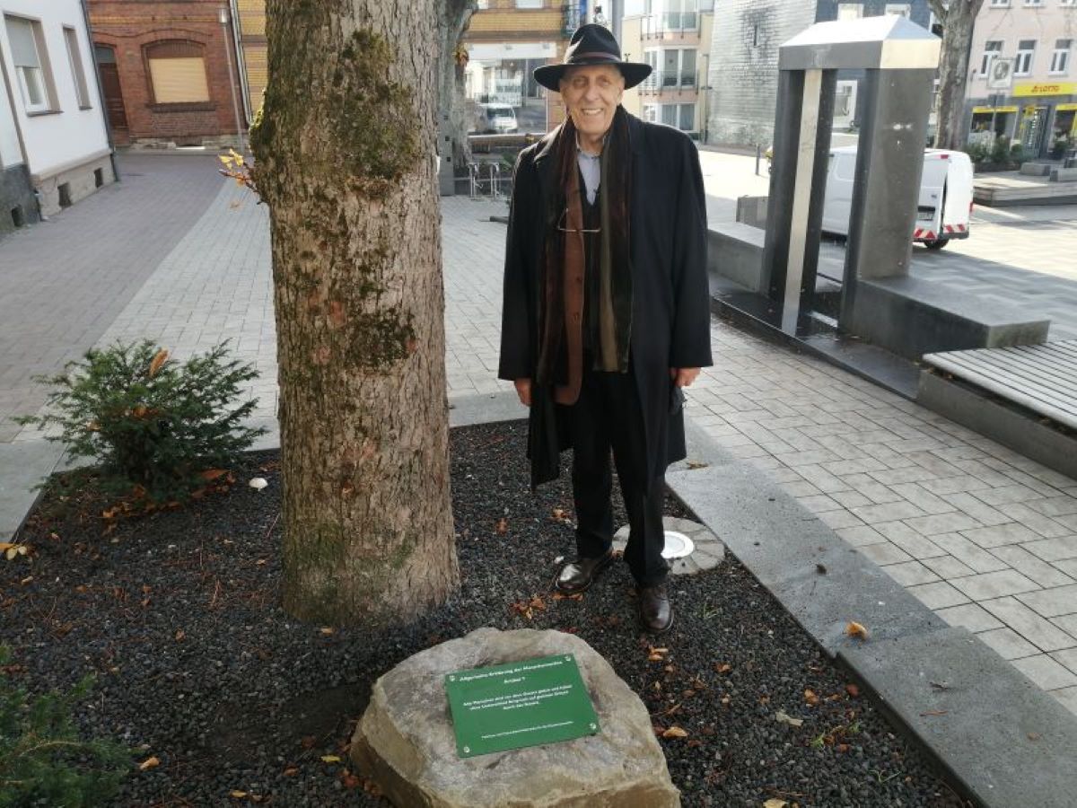 Erst wurden Menschenrechtstafeln in Altenkirchen verlegt, nun organisiert Jrgen Binder die ersten Menschenrechtstage in der Kreisstadt. (Foto: Archiv vh)