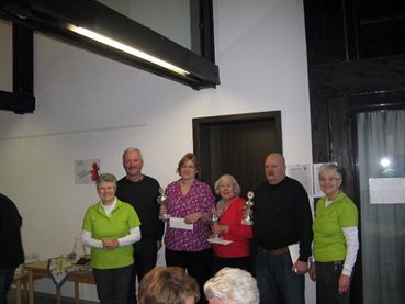 Die Sieger wurden ausgezeichnet von Uwe Schmidt, Inge Schmidt und Hildegard Jris, 
von links nach rechts: Hildegard Jris, Uwe Schmidt, Jutta Becker, Irmgard Berger, Klaus Luis, Inge Schmidt. Fotos:  Hildegard Jris
