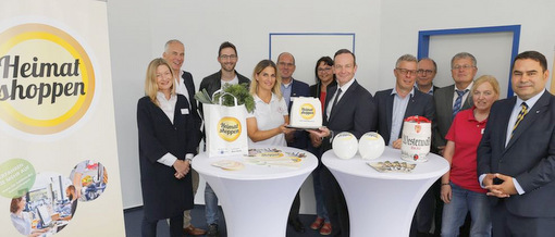 Gaben den Startschuss fr Heimat shoppen: (von links) Tanja Gille, Christoph Burghaus, Christoph Weller, Annette Haupt, Thomas Klschbach, Britta Bay, Minister Volker Wissing, Volker Hammer, Matthias Otterbach, Michael Schreiber, Marita Wschenbach und Oliver Rohrbach. (Foto: IHK)