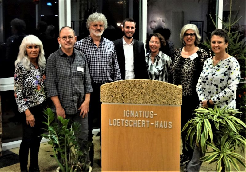 Mitwirkende v.l.n.r.: Evelyn Kober (VdK), Franz Schmitz (Ignatius-Ltschert-Haus), Uli Schmidt (Moderator), Torsten Hommrich (Stiftung Friedenswarte), Silke Pietsch und Simone Bahl (Pflegesttzpunkt Montabaur) und Cornelia Licht (Pflegeteam Licht). Foto: privat 
