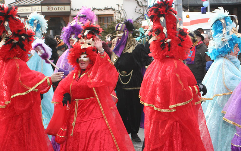 Nicole nrgelt Ich will Karneval!
