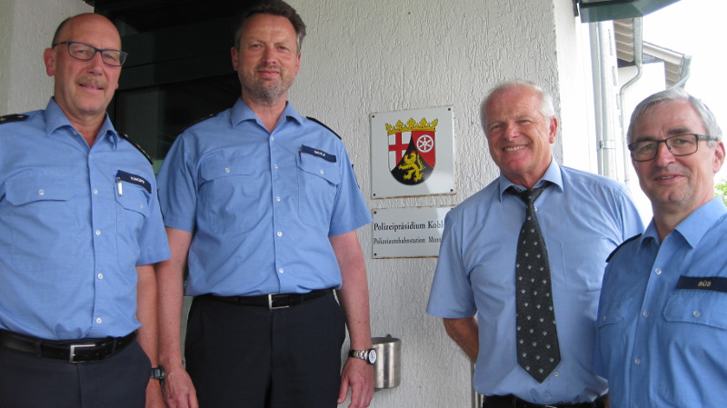 Polizeidirektor Joachim Knopp, Polizeihauptskommissar Andreas Wolf, Polizeihauptkommissar Gerhard Bast a.D., Polizeivizeprsident Jrgen Ss (von links). Foto: SZ