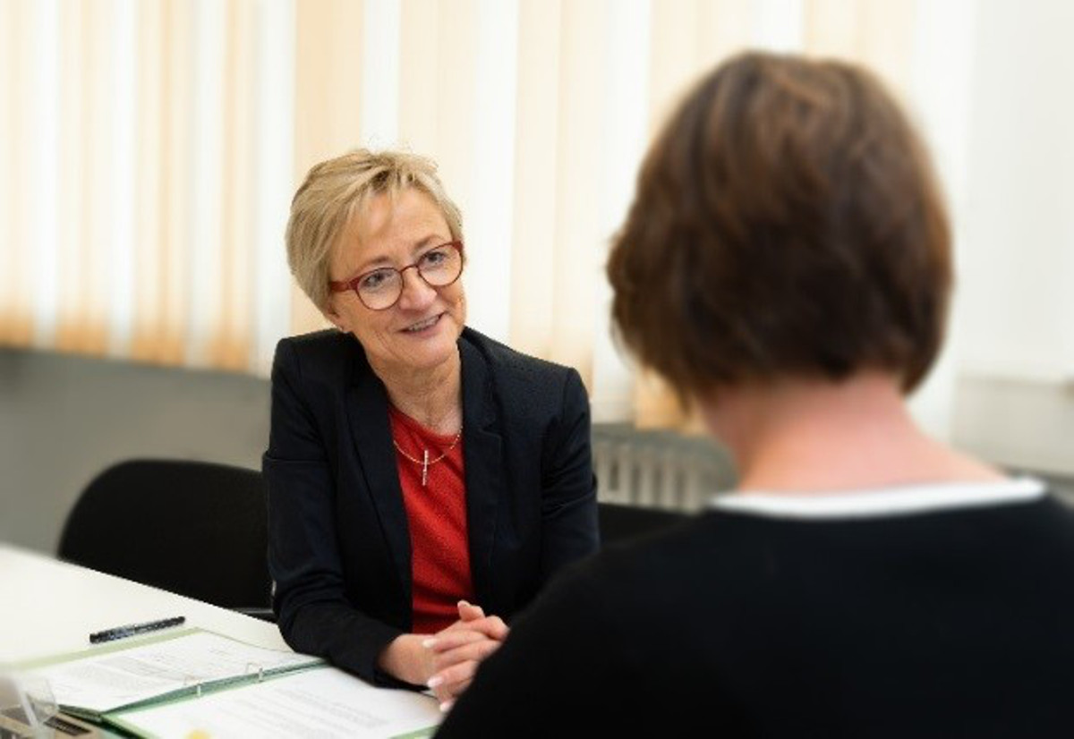 Die Brgerbeauftragte des Landes Rheinland Pfalz und Beauftragte fr die Landespolizei, Barbara Schleicher-Rothmund, bert in Montabaur. (Foto: Privat)