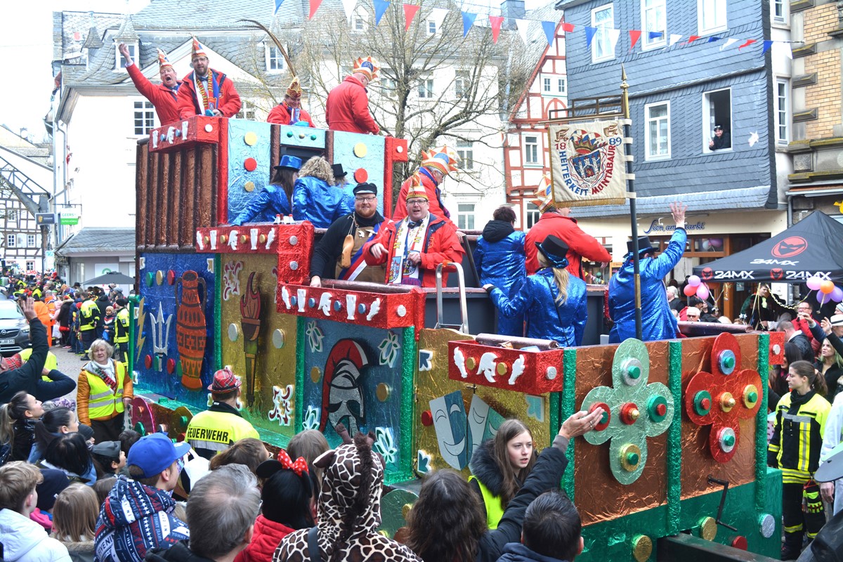 Tausende strmten zum Karnevalsumzug am Veilchendienstag nach Montabaur