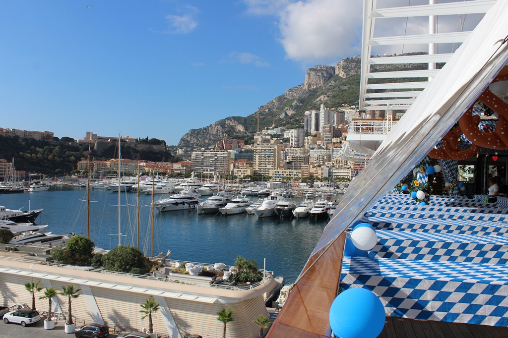 Oktoberfest mit Ausblick: Eventpartner organisierte blau-weie Party in Monaco. (Fotos: Eventpartner)