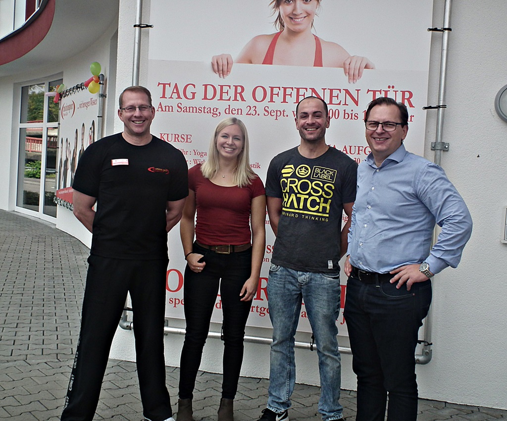 Gazmend Ziba (rechts) und sein Team luden zum Tag der offenen Tr in den Motionsport Fitnessclub ein. Fotos: Regina Steinhauer 