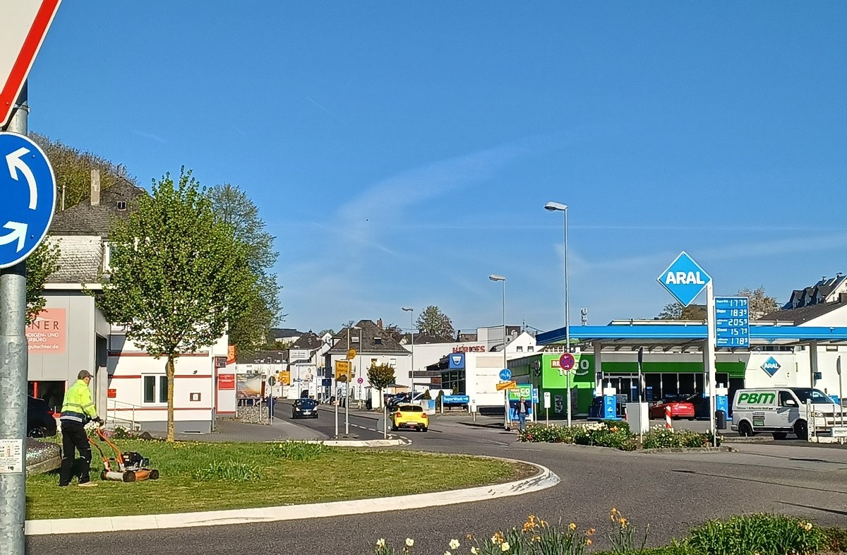 Die Alleestrae in Montabaur wird vom 13.-15.Mai zwischen den beiden Kreiseln Allmannshausen und Bahnhofstrae halbseitig gesperrt. (Bild: VG Montabaur/ Christina Wei)