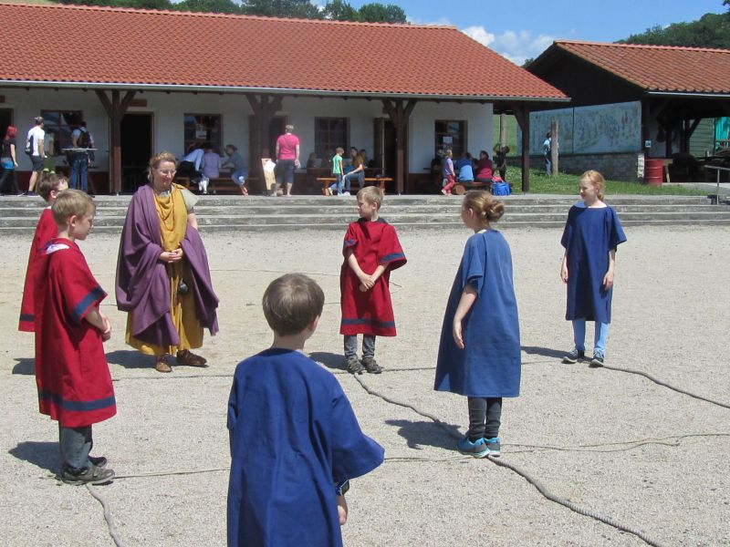 Mhlespiel mit Menschen. Fotos: Veranstalter