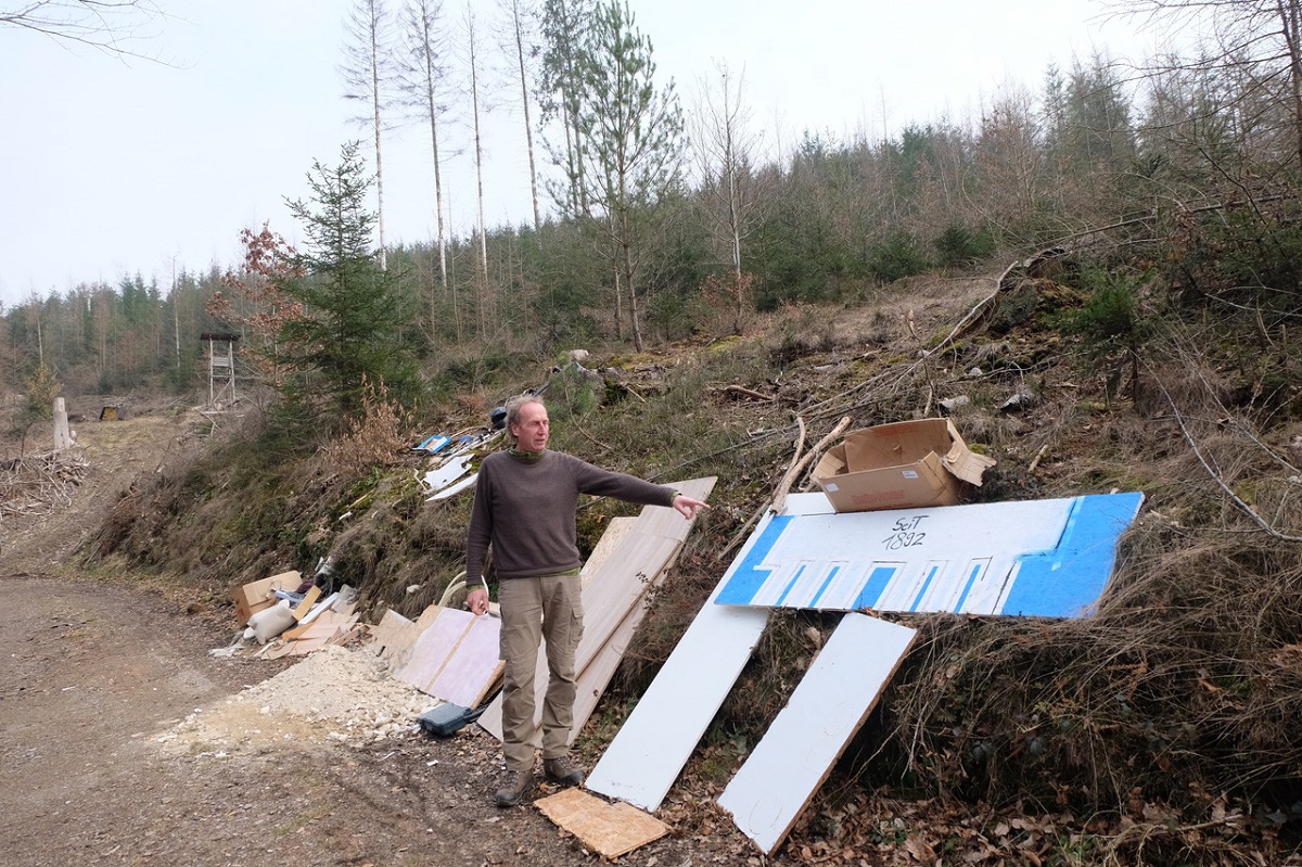 Wilde Mllhalde im Revier Oberbirkholz  mit Hinweisen auf eventuelle Tter