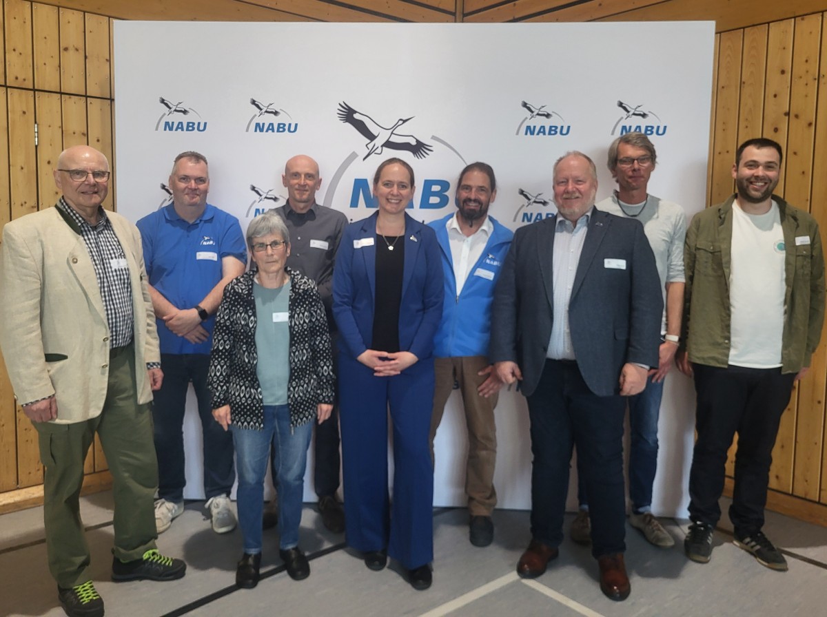 v. l. n. r.: Der neu gew�hlte NABU-Landesvorstand: G�nter Knell, J�rn Wei�, Monika Bub, Roman Janecek, Cosima Lindemann, Bernd Schellhaas, J�rgen Reincke, Roger Pingel und Philipp Konrad (nicht im Bild, aber ebenfalls Teil des neu gew�hlten Landesvorstands: Nicolas Schreckenbach). (Foto: NABU RLP)