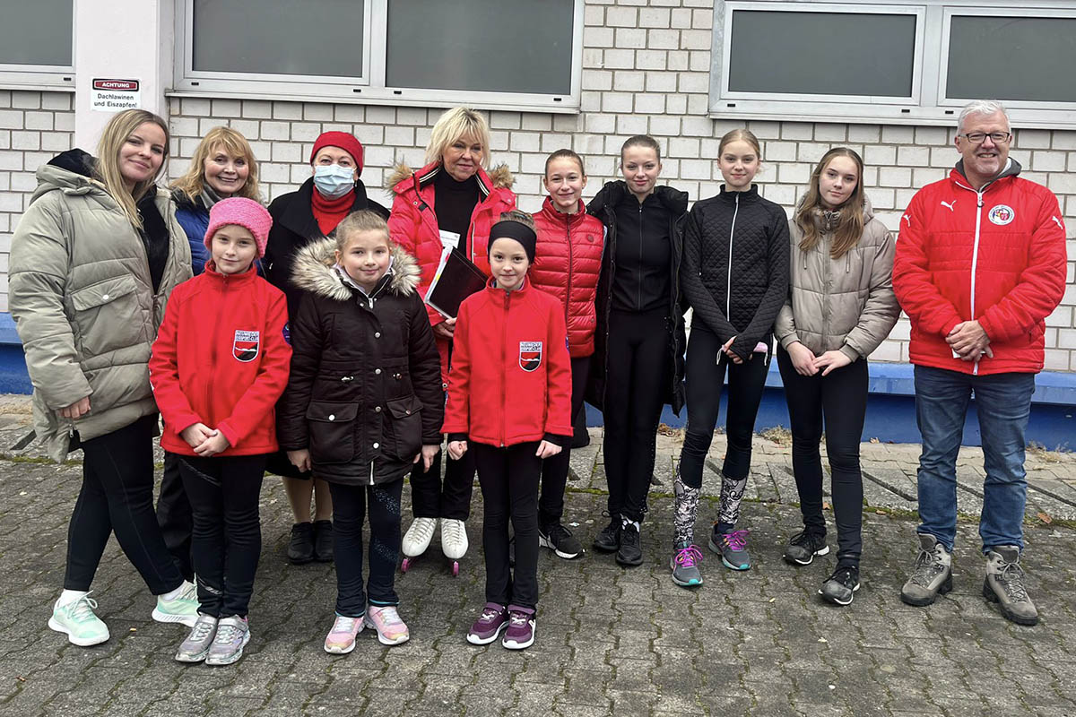 NEC-Kadersportlerinnen mit dem Rheinland-Pfalz-Trainerteam sowie dem Fachwart und Prsidenten RPERV. Foto: Verein