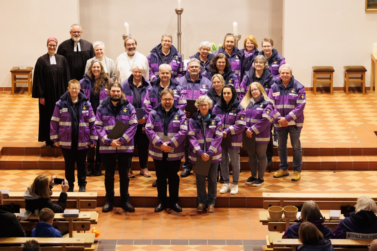 kumenischer Gottesdienst in Neuhusel fr die "Blaulichtfamilie": 18 neue Notfallseelsorger