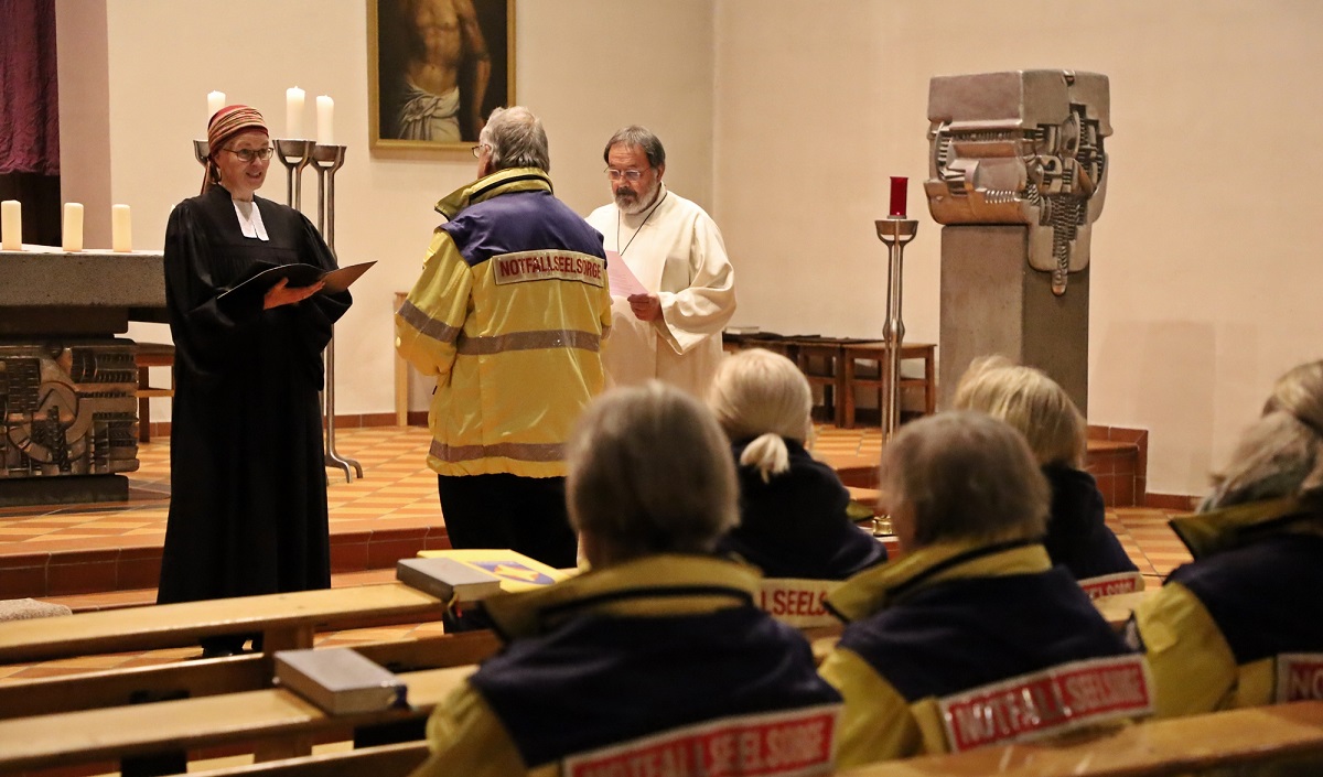 Das Unertrgliche ertragen helfen: Beauftragung im Gottesdienst der Notfallseelsorge