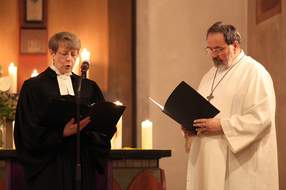 Pfarrerin Ulrike Braun-Steinebach und Pastoralreferent Rainer Dmgen leiteten den kumenischen Gottesdienst. Fotos: Sabine Hammann-Gonschorek