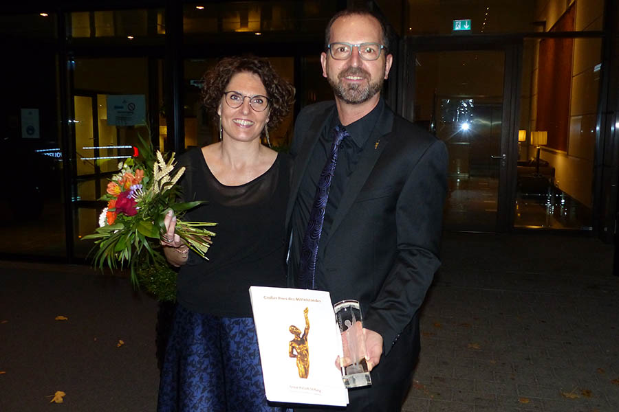 Premier-Finalist 2020, Mathias Normann Spedition GmbH & Co. KG, Andreas Normann, Geschftsfhrer, mit Ehefrau (Foto: Boris Lffert)
