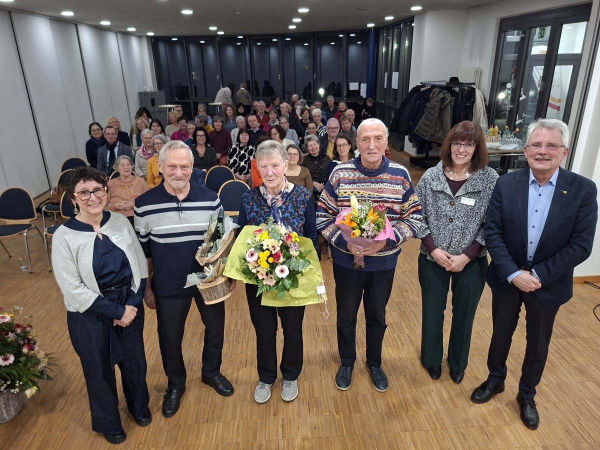 Beim Neujahrsempfang ist es gute Tradition, verdiente Ehrenamtliche zu w�rdigen. Manuela G�tz, Bruno Hillen, Marlies Hillen, Bernhard Pfeiffer, Anita Ludwig und Hans-Peter Knossalla (von links) bei der Ehrung. (Foto: Beate Christ) 
