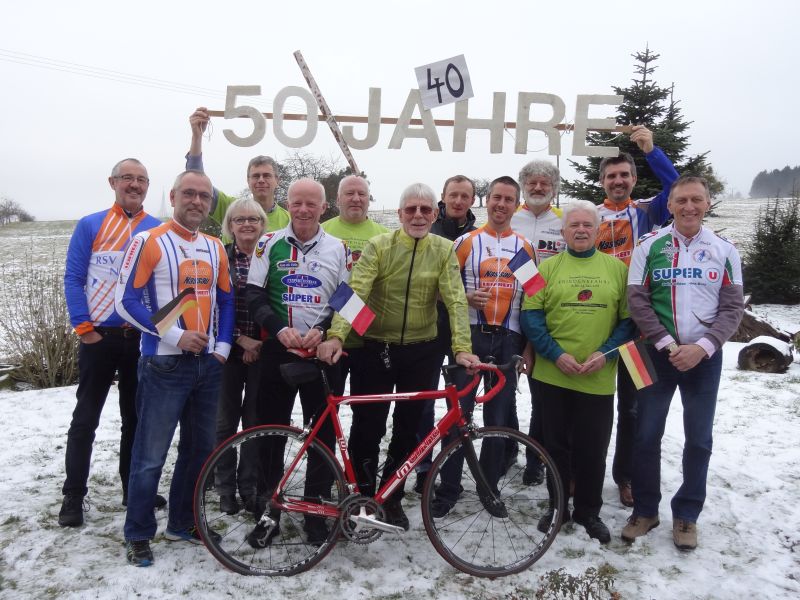 Freuen sich auf die 50. Deutsch-Franzsische Jubilumstour in schon 40 Jahren: die (deutschen) Radler der Equipe France. Foto: privat