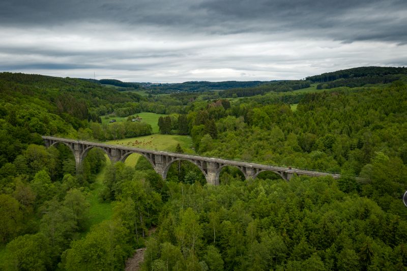 Bei ihrer Erffnung 1911 galt sie als Wunder der Technik: die Erbacher Brcke. Foto: Thomas Jger 