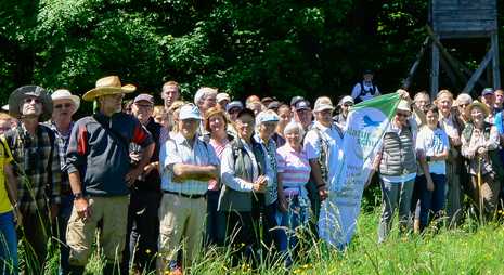 Die Naturschutzinitiative freute sich ber das groe Interesse am Nationalen Naturerbe Stegskopf. Fotos: Verein