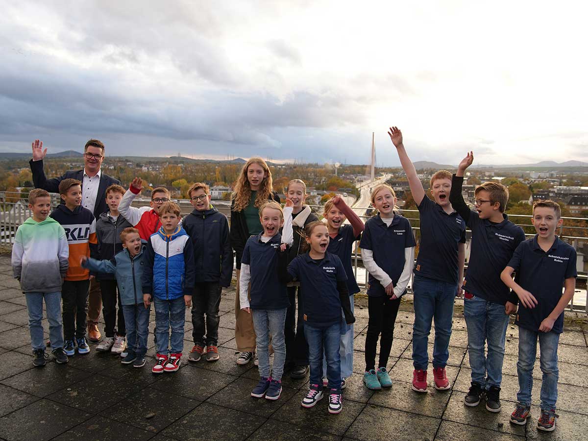 Helau und Alaaf ber den Dchern der Stadt beim Kinderprinzenempfang in Neuwied