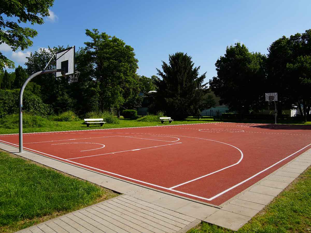 Der neue Streetballplatz in Neuwied. (Foto: Felix Banaski)