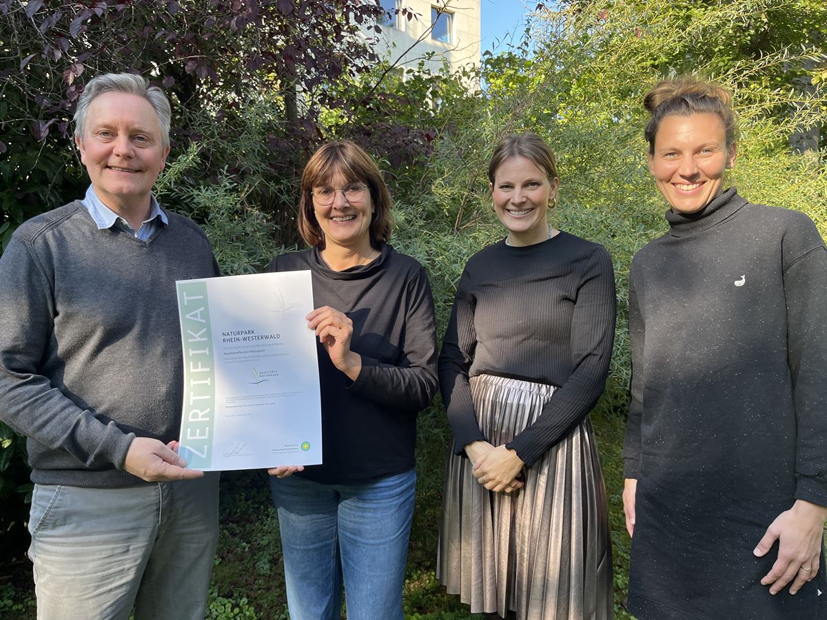 Das Team des Naturparks durfte sich ber das Qualittssiegel freuen. (Foto: Irmgard Schrer/Naturpark Rhein-Westerwald)