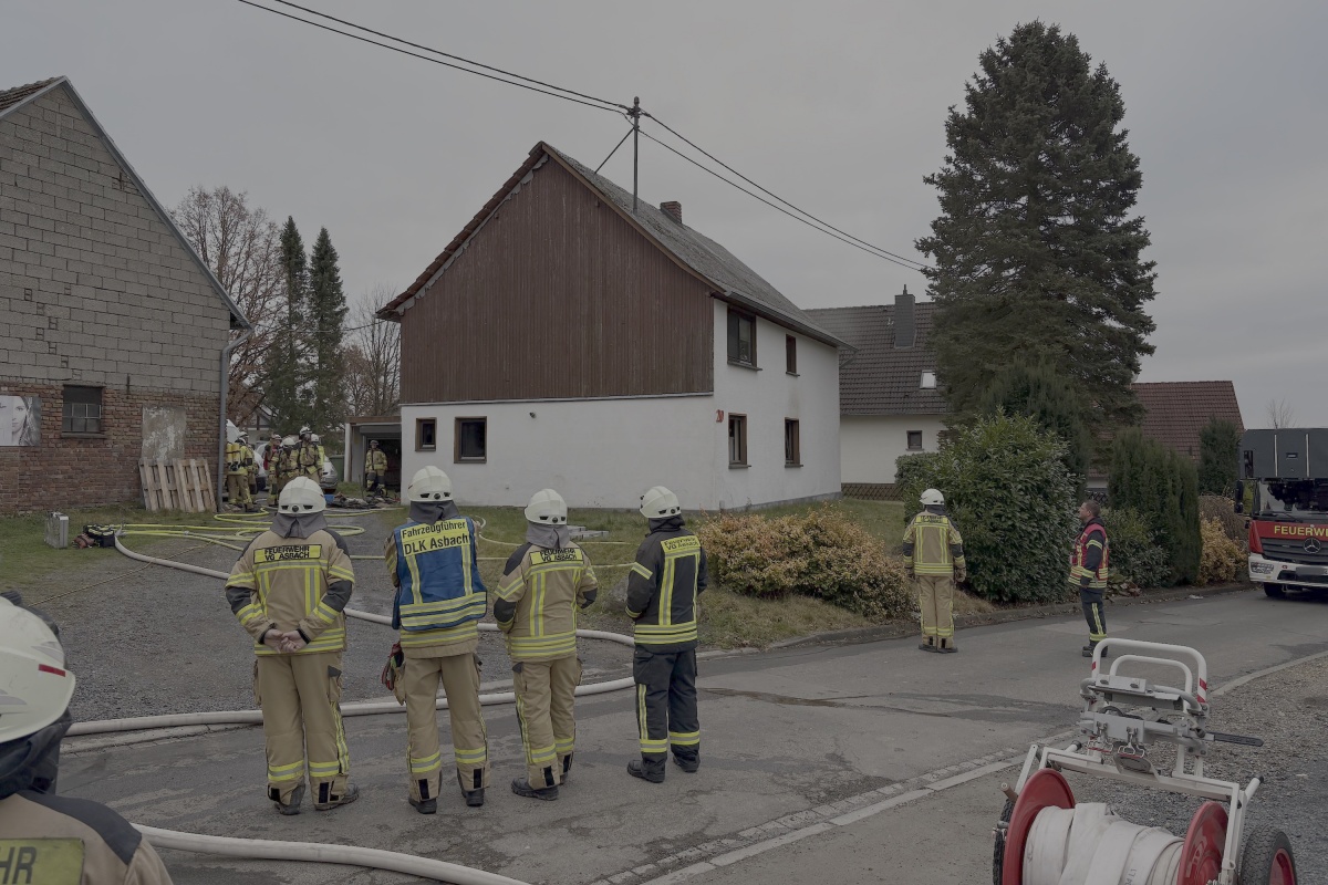 Geb�udebrand in Asbach: Feuerwehr schnell vor Ort