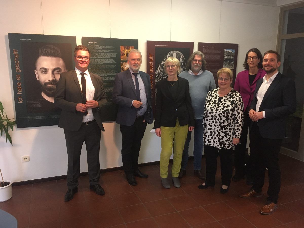 Peter Jung, Brgermeister der Stadt Neuwied, und Prof. Dr. Jrgen Hardeck, Staatssekretr des MFFKI, waren bei der Finissage zu Gast. (Foto: Familienbildungssttte Neuwied)
