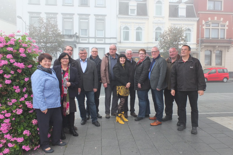 Mitglieder der Kreis- und Stadtratsfraktion am Bahnhof Neuwied mit dem 1. Beigeordneten des Kreises, Michael Mahlert. Foto: Privat
 
