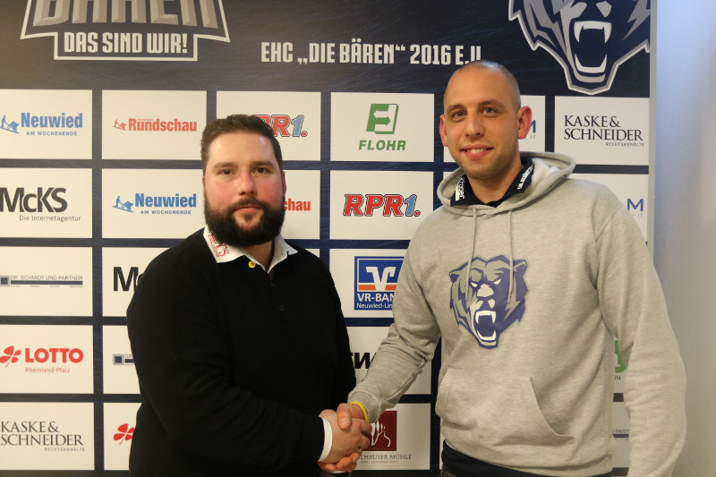 EHC-Manager Carsten Billigmann (links) hat seinen Wunschtrainer bekommen: Daniel Benske coacht ab 1. Januar die Neuwieder Bren. Foto: EHC
