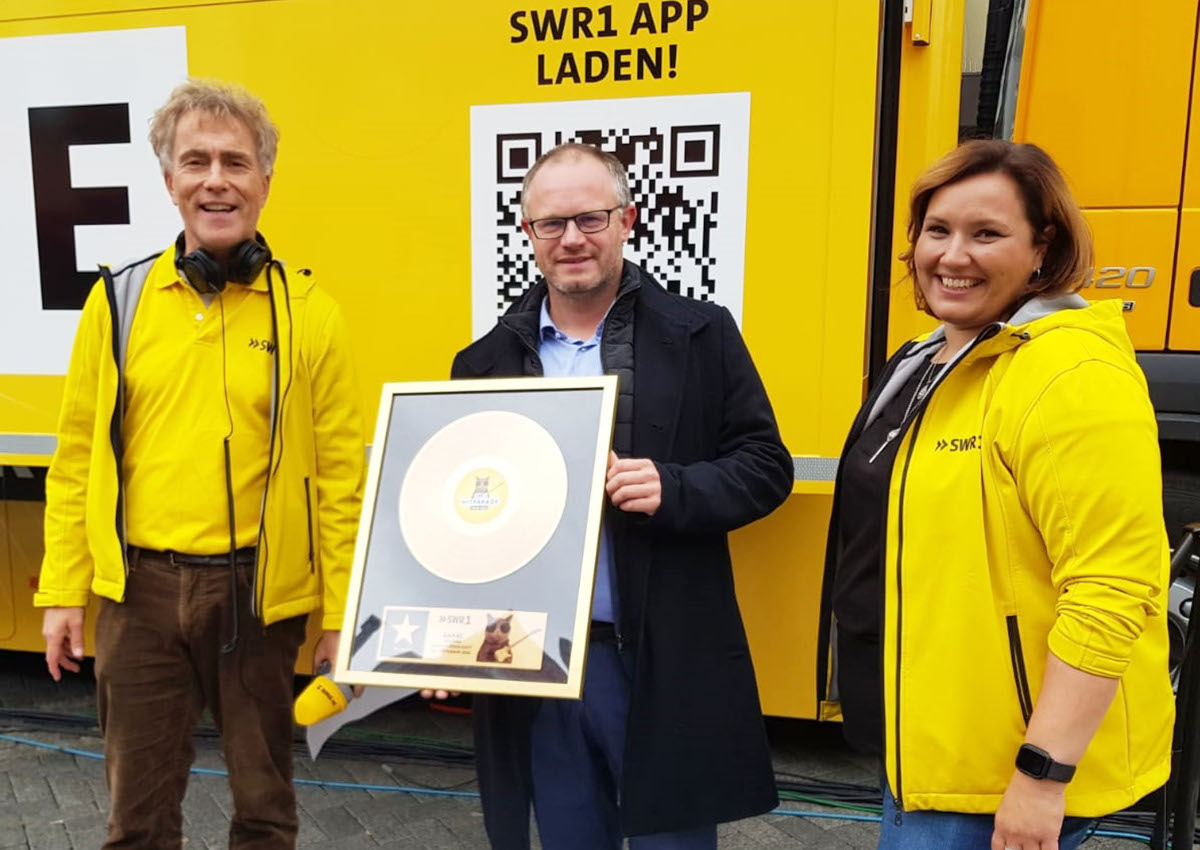 Eine Goldene Schallplatte für Neuwieds Oberbürgermeister Jan Einig