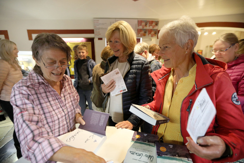 Margot Flgel-Anhalt nahm sich im Minski viel Zeit fr das Publikum. Foto: Jrg Niebergall