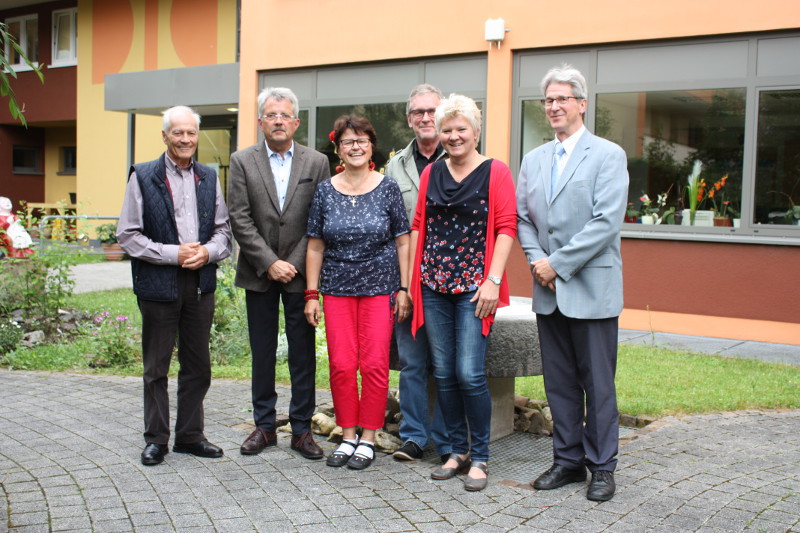 Horst Roth, Hans-Peter Knossalla, Dr. Ingrid Stollhof, Josef Auster, Beate Christ und Gnther Kohl (von links) bilden das Vorstandsteam des Neuwieder Hospizvereins. Foto: Hospizverein