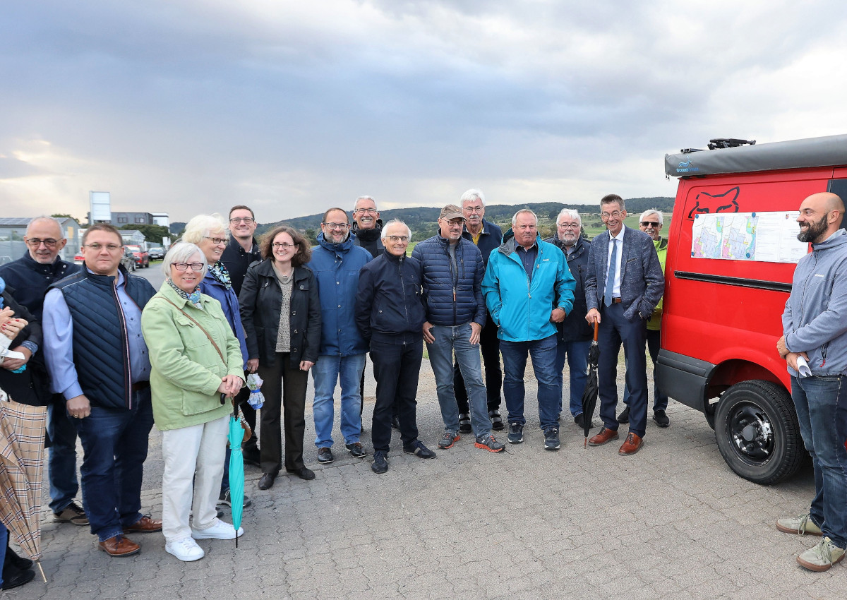 Die Mitglieder der Papayakoalition informierten sich zur Erweiterung des Gewerbegebites "Heldenberg" in Irlich. (Foto: Privat