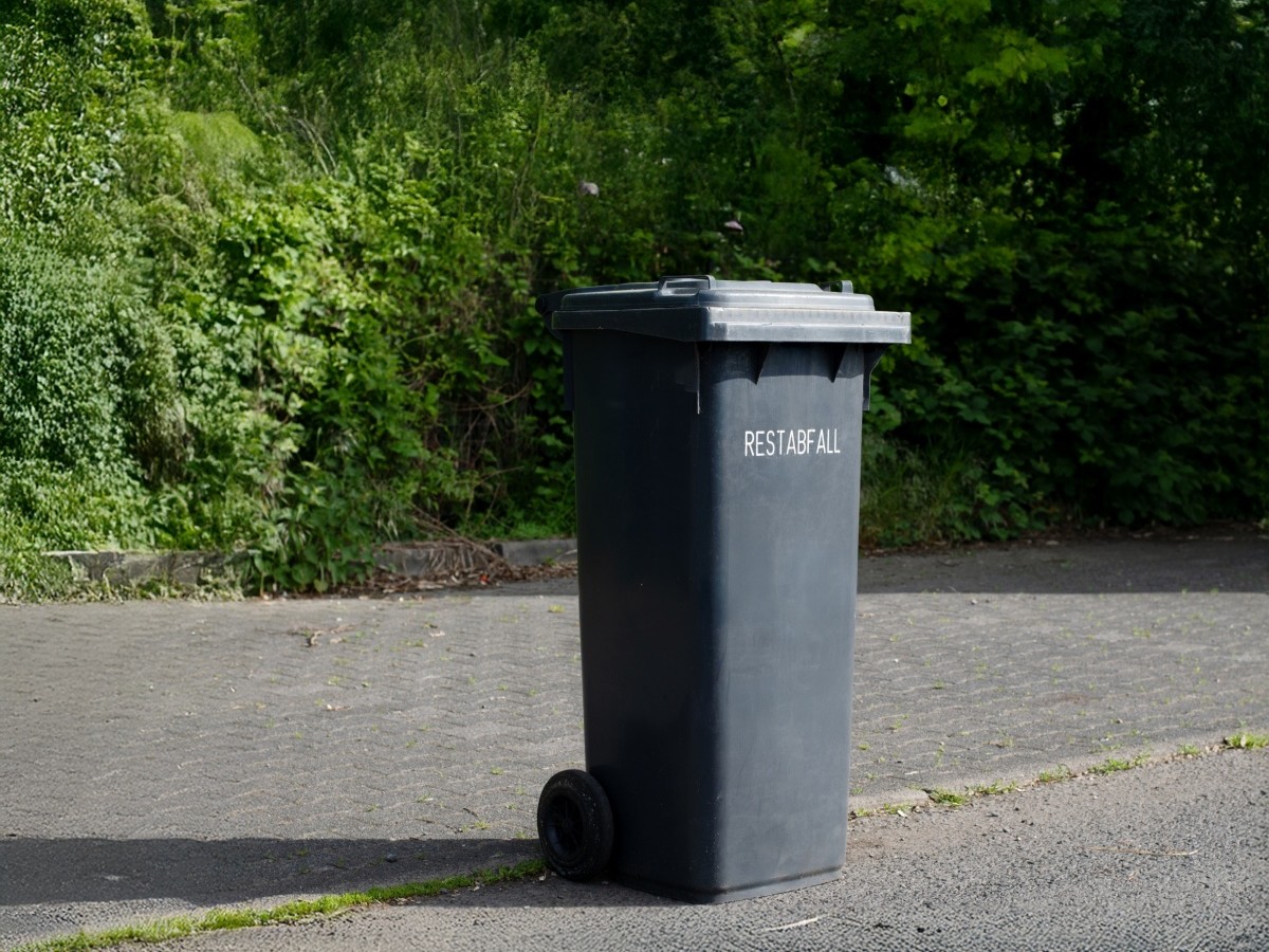 Schwarze Tonne (Foto: Maria Lepp)