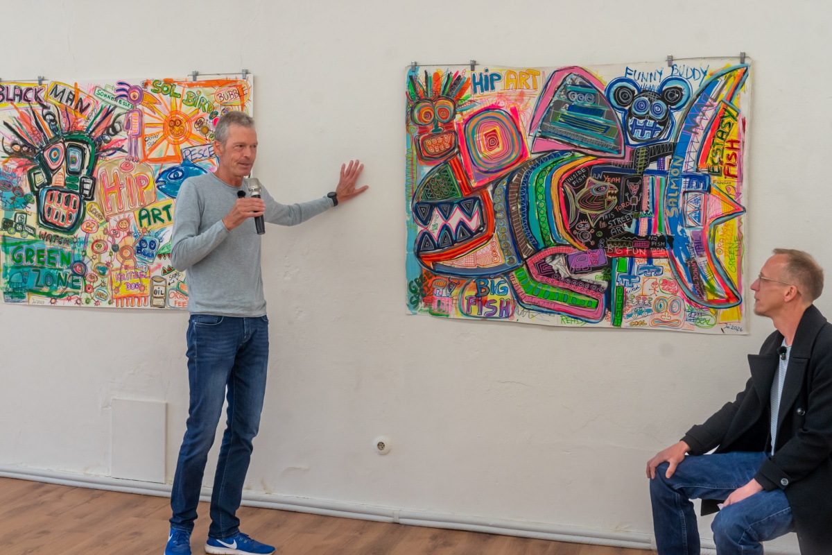 K�nstlergespr�ch auf der Vernissage zwischen J�rg Wagner und Alexander W�hrle (Foto: Heinz-Werner Lamberz)