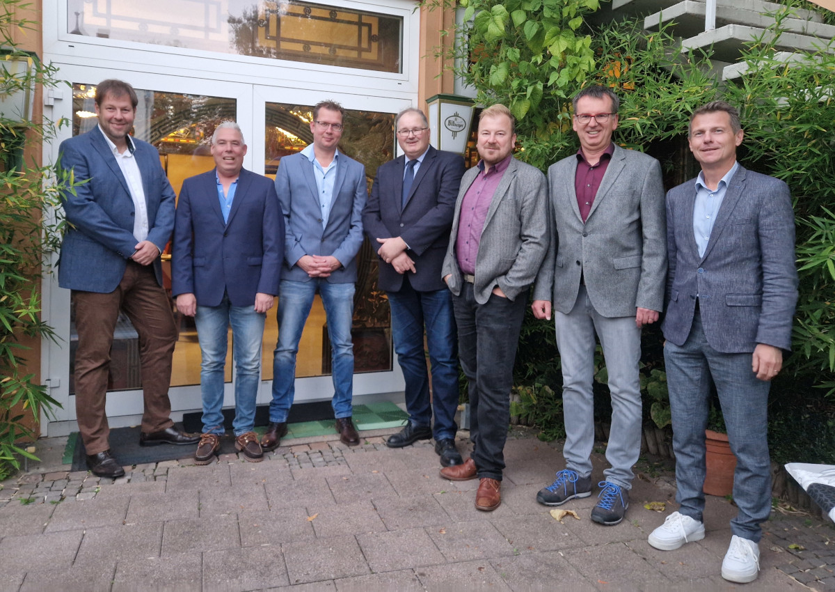 Der neue Vorstand (von links): Vorsitzender Thorsten Dreistein-Faustmann, stellvertretender Vorsitzender Ralf Winn, Rechnungsfhrer Heiko Kronimus, Schriftfhrer Martin Monzen und die drei Beisitzer Maik Linn, Georg Bettig und Dr. Jörg Kurpjuhn. (Foto: Verein)