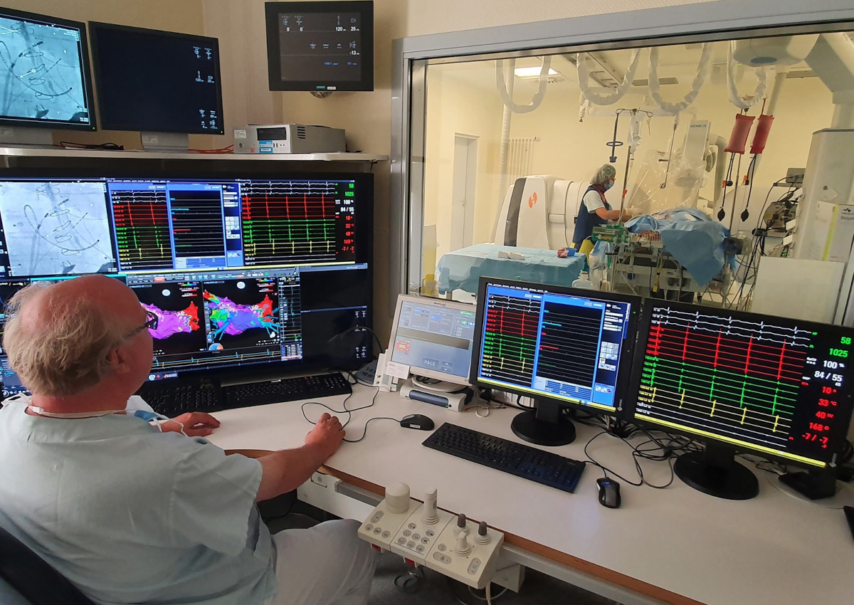 Dr. Hgl bei der Arbeit. (Foto: Marienhaus Klinikum St. Elisabeth Neuwied)