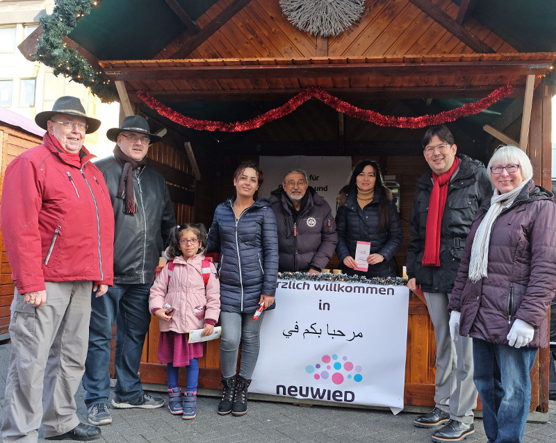 Die Mitglieder des Migrationsbeirat hatten einen gut besuchten Stand auf dem Knuspermarkt. Foto: Stadt Neuwied