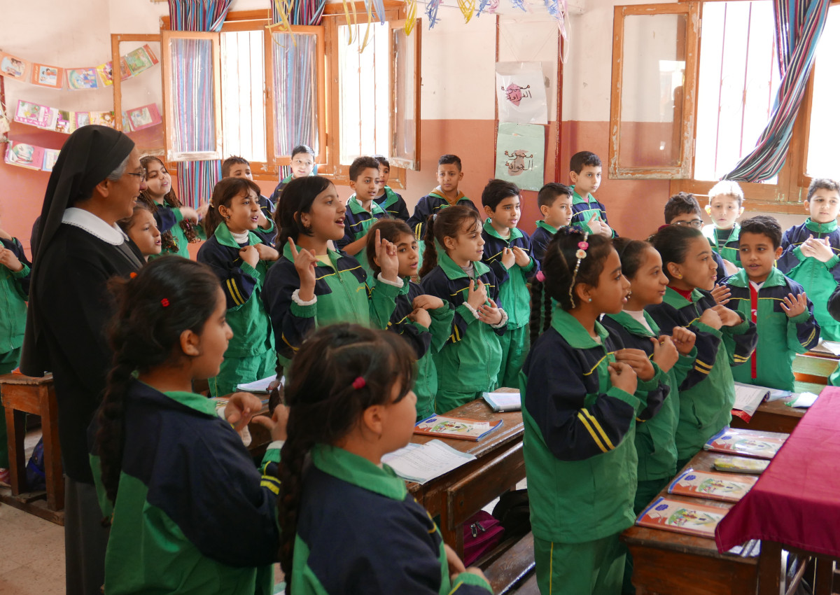Mitten im Mllgebiet: Kinder und Jugendliche bekommen in der Mahaba School eine fundierte schulische Ausbildung. (Foto: Heribert Frieling)