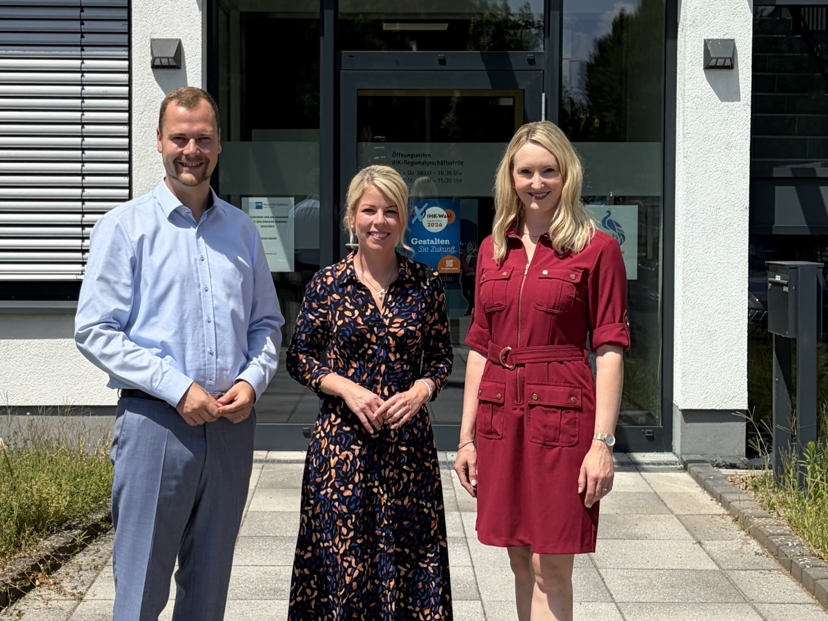 Frederik Fein, Lana Horstmann und Kristina Kutting (Foto: Nadine Hehl/IHK Koblenz)