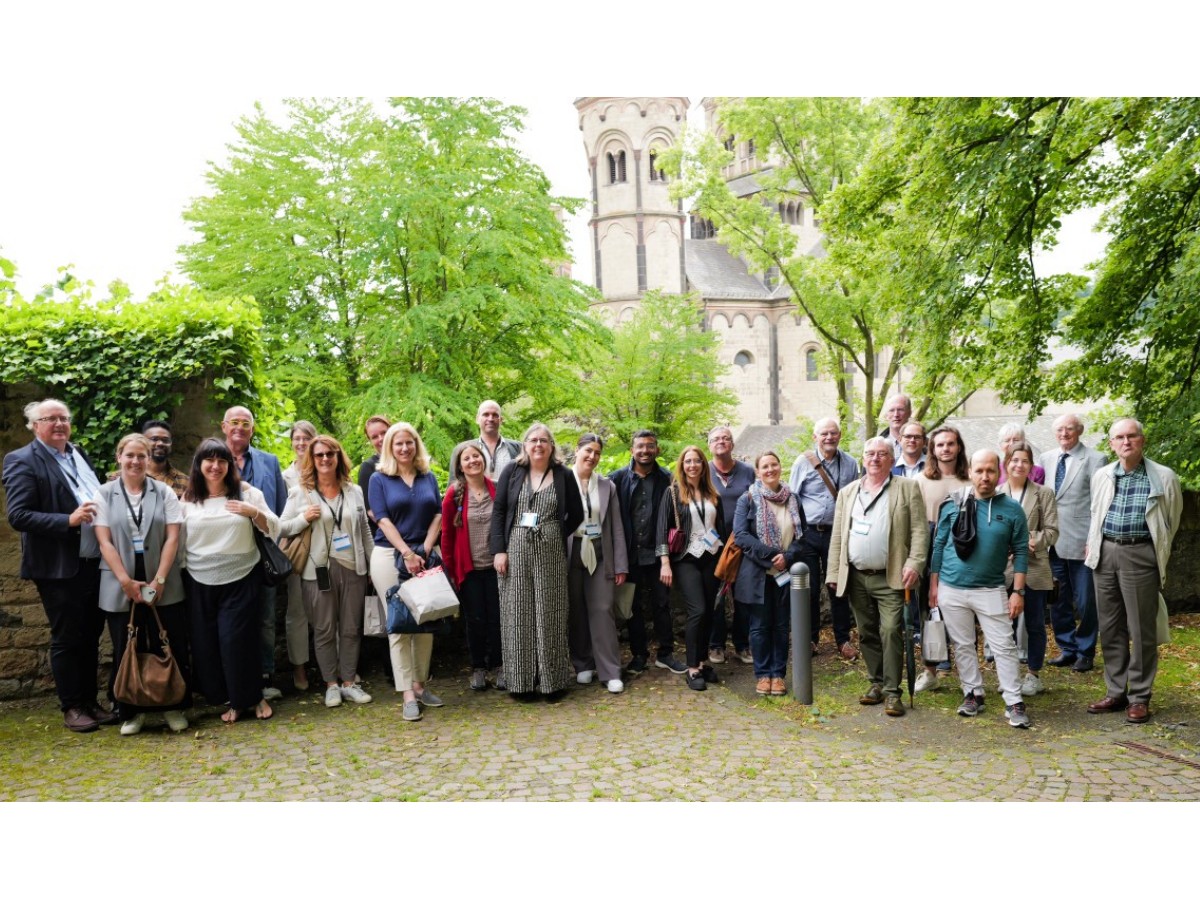 Teilnehmende des ersten Deutsches SCRN Symposium fr Kardiologie und Rhythmologie, mit den Organisatoren Dr. Burkhard Hgl (links) und Sabine Ernst (vordere Reihe 4. von links) (Foto: Christian Belz)