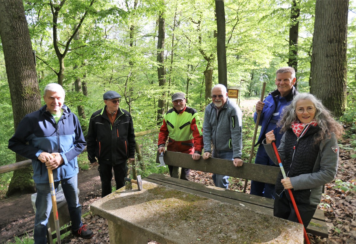 Wolfgang Khn, Paul Lachmann, Friedhelm Mehlbreuer, HVO Vorsitzender Rolf Lhmar, Hans-Dieter Funk, Nicole Mehlbreuer (Foto: Rolf Lhmar)