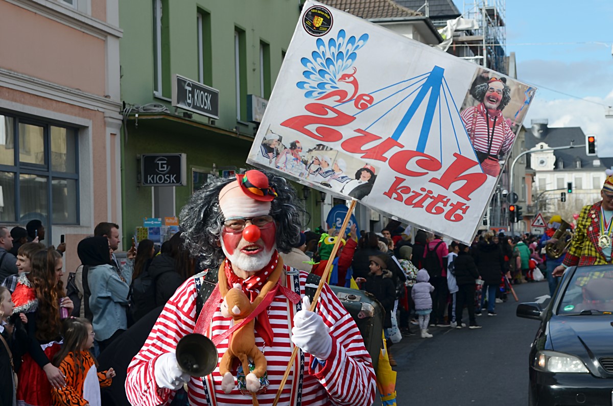 AKTUALISIERT: Hunderte Narren feierten Rosenmontag in Neuwied