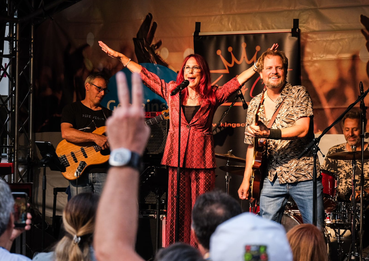 Die Neuwieder Band "D.King`s  Club-Band" mit Sngerin Diane King ist zweifellos einer der besonderen Acts bei "Rheinrocks" am Pegelturm. (Fotos: Veranstalter)